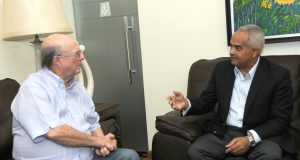 Ministro de Agricultura recibe la visita ex presidente Hipólito Mejía