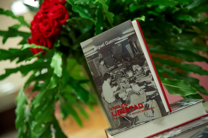 Miguel Guerrero pone circular nueva obra Vivir en libertad imagen