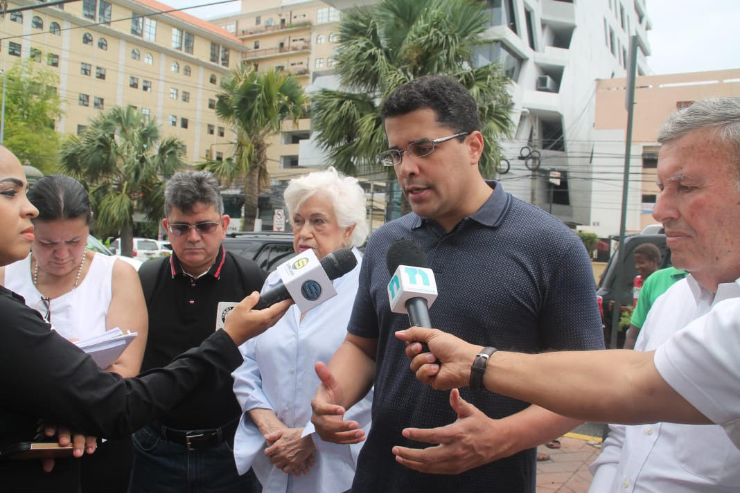 Con ayuda de técnicos de Ecuador, inician limpieza de Santo Domingo imagen