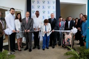 AES Dominicana y Asociación de Rehabilitación inauguran centro comunitario en Los Mina