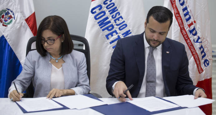 Competitividad y Banca Solidaria firman acuerdo para contribuir al desarrollo de la artesanía imagen