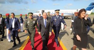 Medina retorna a RD tras asistir a transmisión de mando en Costa Rica