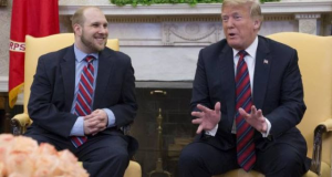 Trump recibe al preso liberado por Venezuela; evita agradecer