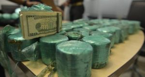 Incautan RD$120 millones en propiedades a red traficaba dólares