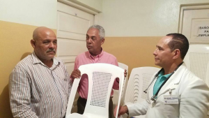 JARABACOA: Consejo de Apoyo entrega sillas a hospital