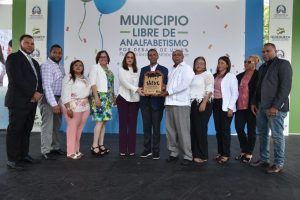 SANTIAGO: Declaran Licey al Medio libre de analfabetismo
