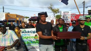 BARAHONA: Realizan “marcha negra” contra fallecimientos de niños