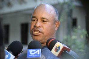 SFM: Apresan padre Emely Peguero por poseer arma ilegal SFM: Apresan padre Emely Peguero por poseer arma ilegal