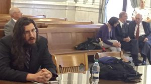 Juez da razón a padres que intentaban desalojar a su hijo de 30 años