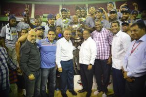 Mauricio Báez barre al Rafael Barias y es campeón TBS del DN