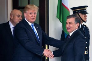 EEUU: Trump recibe líder de Uzbekistán con Afganistán en mente