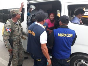 Detienen 800 indocumentados y ocupan cientos documentos falsos