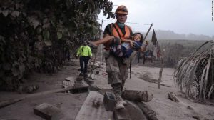 GUATEMALA: Aumenta a 69 muertos por erupción del Volcán de Fuego