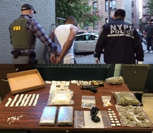 FBI apresa narcos hispanos en El Bronx e incauta 300 mil dólares
