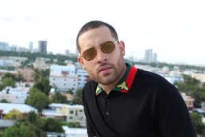 Mark B opina CNEPR debe revisar letras antes de difusión