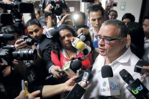 EL SALVADOR: Ordenan captura del ex presidente Mauricio Funes
