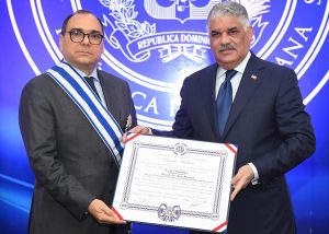 Cancilller RD condecora a embajador de Colombia en RD Cancilller RD condecora a embajador de Colombia en RD