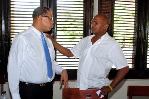 Modesto Guzmán recibe el apoyo de los delegados reformistas en Samaná Modesto Guzmán recibe el apoyo de los delegados reformistas en Samaná