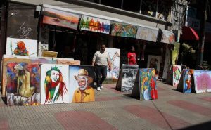 REPORTAJE: Se pierde la identidad nacional en mil metros cuadrados 