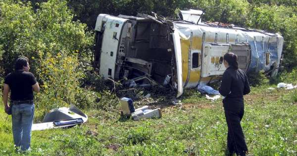 Siete muertos y 28 heridos en un accidente autobús al oeste México imagen