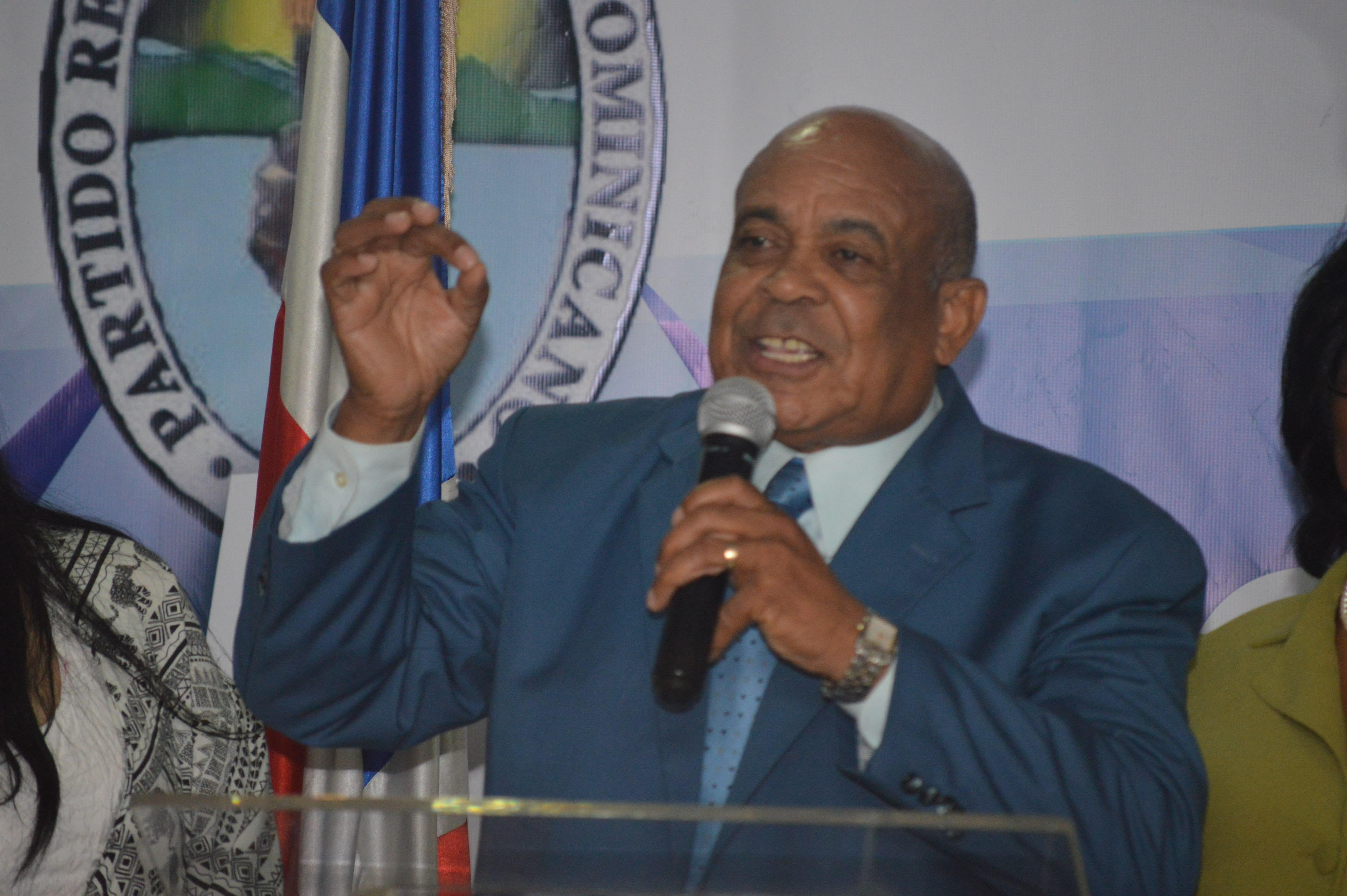 Insta a Miguel Vargas a convocar a la comisión política del PRD imagen