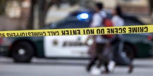 MIAMI: Hombre amenaza tienda de autos con tiroteo como los de las escuelas