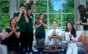 Telemundo suspende conductora dominicana por hacer gesto racista Telemundo suspende conductora dominicana por hacer gesto racista