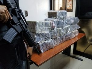 LA ROMANA: Autoridades decomisan 70 kilos de cocaína en un barco