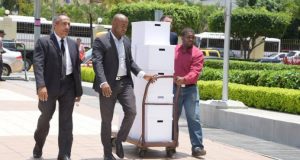 Abogados Tommy Galán depositan Procuraduría 100 páginas defensa