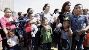 EEUU: Juez decidirá la reunificación niños indocumentados en frontera
