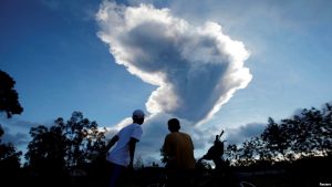 INDONESIA: Volcán Merapi registra dos erupciones