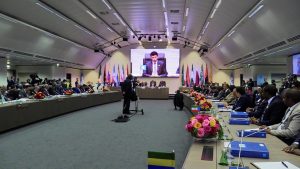 VIENA: OPEP acuerda elevar producción pero mantiene niveles moderados