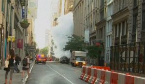 Comienzan a regresar a sus hogares afectados por explosión tubería Comienzan a regresar a sus hogares afectados por explosión tubería