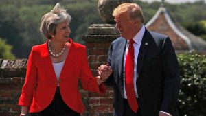Trump recula ante May y se presta a pactar «un ambicioso acuerdo»