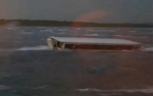 Al menos 13 muertos al naufragar embarcación turística en Misuri