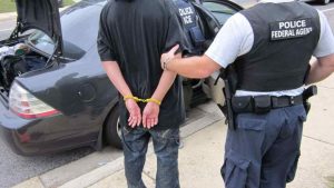 Inmigración arresta a 65 de RD y otros países