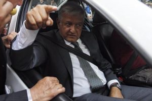 MEXICO: López Obrador renuncia a seguridad y a residencia oficial