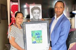 Milton Morrison visita madre Lesandro Guzmán