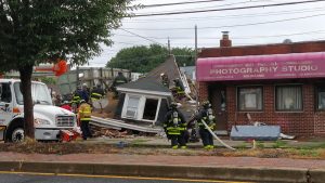 NUEVA JERSEY: Una muerta y dos heridas al colapsar residencia