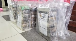 EL SEIBO: DNCD Y Armada ocupan 70 paquetes de cocaína en un bote