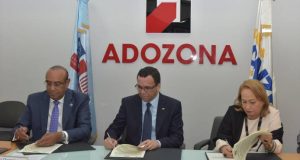 Educación y Adozona firman un acuerdo