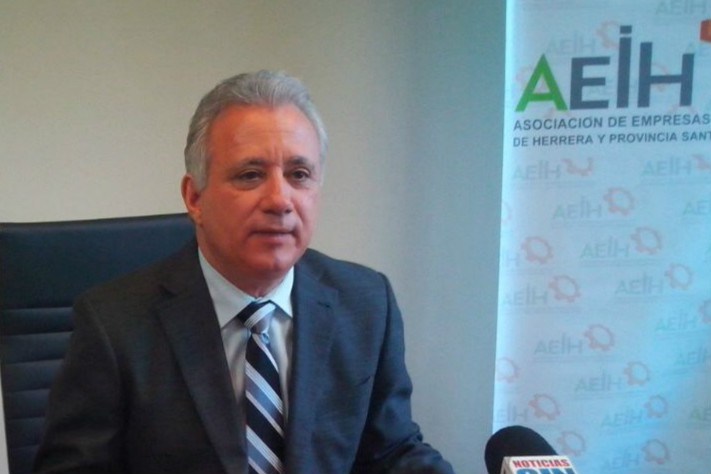 Según industriales las divisas fluyen de manera “más o menos normal” imagen