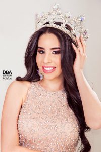 EL SALVADOR: Joven dominicana participa en concurso de belleza EL SALVADOR: Joven dominicana participa en concurso de belleza