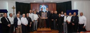 Grupo Popular entrega 7,500 réplicas Virgen de La Altagracia
