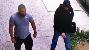 Ladrones armados asaltan a dos mujeres en El Bronx Ladrones armados asaltan a dos mujeres en El Bronx