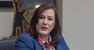 Ministra de la Mujer pide asignar el 50% para ese sector en Ley Partidos