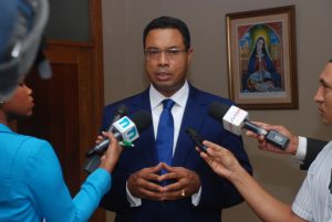 Jurista pide JCE evitar privilegios en retiro de vallas publicitarias