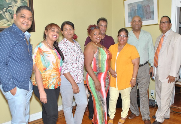 FILADELFIA: Sector Externo PRD juramenta equipo femenino imagen