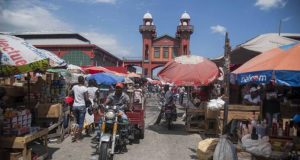 Haití trata de recobrar normalidad tras huelga y violentas protestas