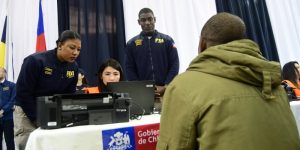 Con nuevo sistema de visas, Chile trata de controlar ingreso haitianos